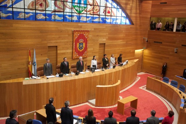 Mesa do Parlamento constituida na sesión desta mañá